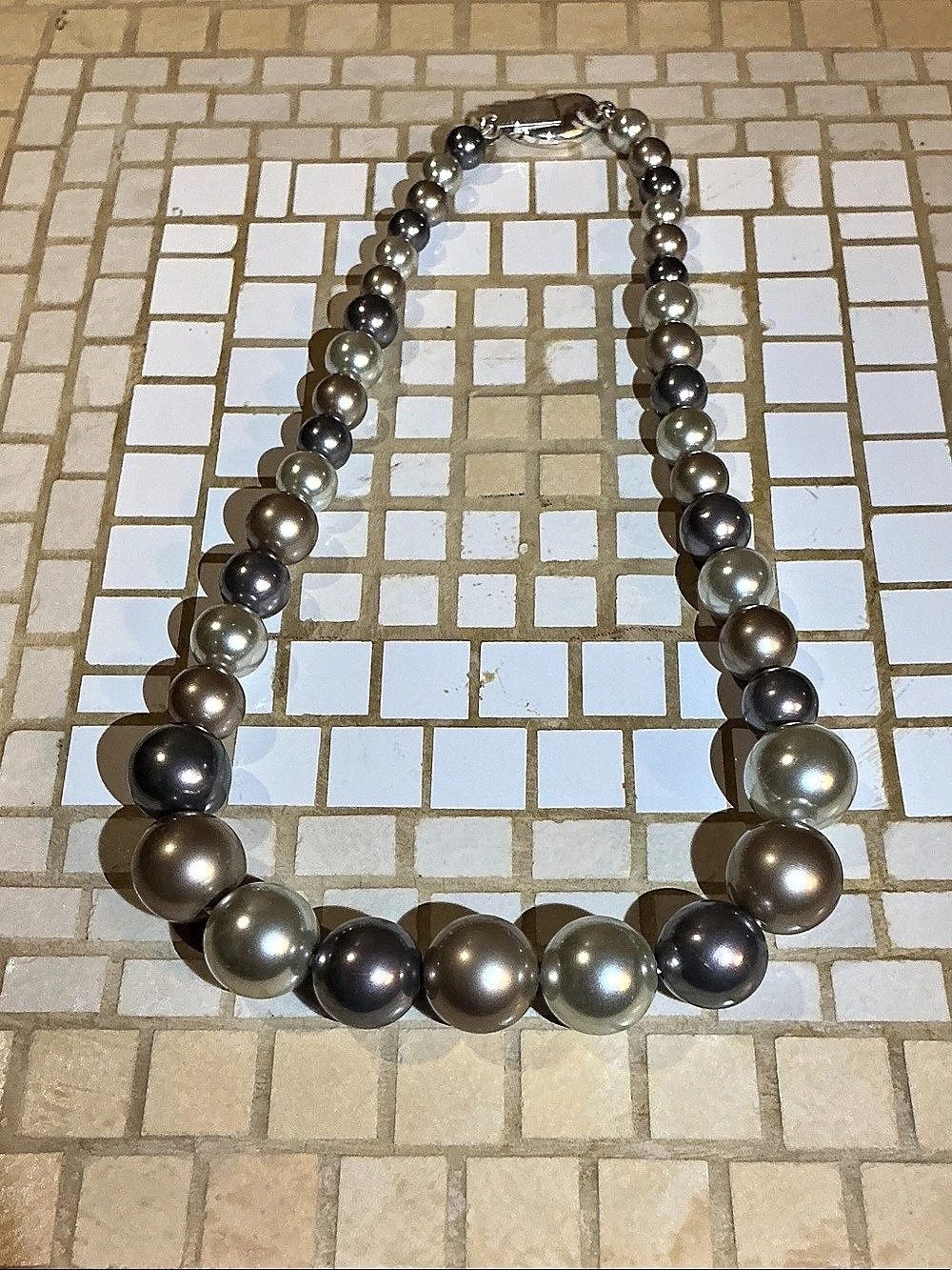 Graduated Bead Necklace in Gray & Silver